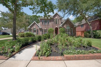 1007 Live Oak Ln, Seabrook, TX 77586