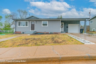 1081 Lincoln St, Dickinson, ND 58601