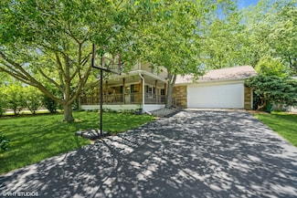 881 Twisted Oak Ln, Buffalo Grove, IL 60089