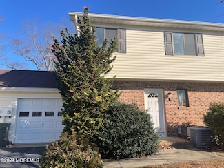7 Lynne Ct, Howell, NJ 07731