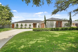 28 Charleston St N, Sugar Land, TX 77478