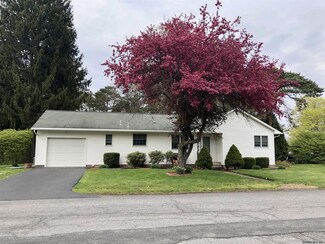 3 Holland Ln, Castleton On Hudson, NY 12033