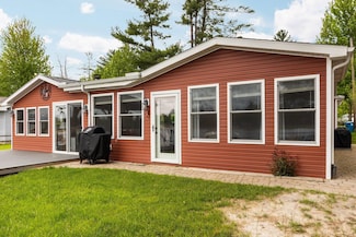 3394 E Pinecrest Dr, Gladwin, MI 48624