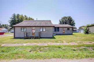 318 E 7th St, Staunton, IL 62088