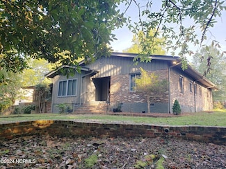 202 W Oliver St, Whiteville, NC 28472