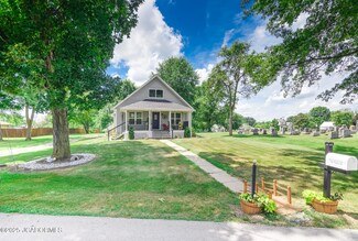 121 Park St, New Bloomfield, MO 65063