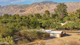 9745 N Calle Loma Linda, Tucson, AZ 85737