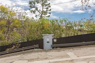3836 De Longpre Ave, Los Angeles, CA 90027