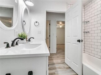 211 W 11th Ave, Bristow, OK 74010