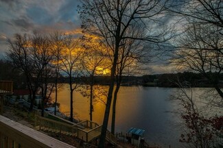 22 Grove St, Southwick, MA 01077