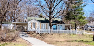 125 S Valley St, Neosho, MO 64850