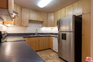 1033 6th St Unit 304, Santa Monica, CA 90403