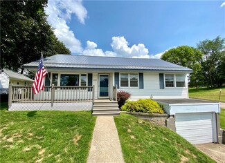 403 Sunset Dr, Brooklyn, IA 52211
