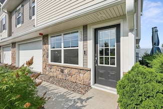 9927 5th Street Ln N, Lake Elmo, MN 55042