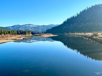 16 Smiths Ferry Dr, Cascade, ID 83611