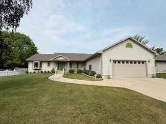 2131 Tori Ln, Marinette, WI 54143
