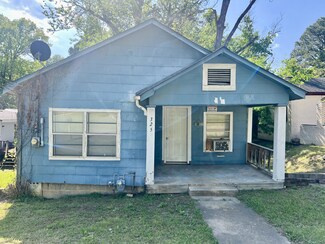 325 Doctor Douglas L Conner Dr, Starkville, MS 39759