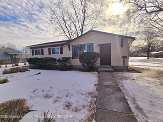 3521 Glenbrook Dr, Lansing, MI 48911