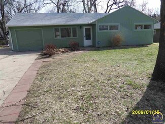 2520 SW Duncan Dr, Topeka, KS 66614