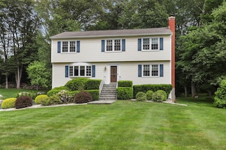 16 Shipley Dr, Cortlandt Manor, NY 10567