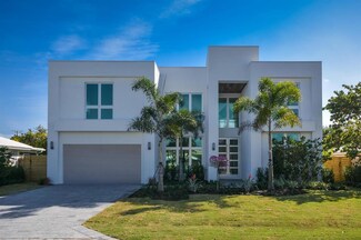 900 NE 3rd Ave, Boca Raton, FL 33432