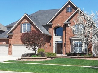 2516 Skylane Dr, Naperville, IL 60564