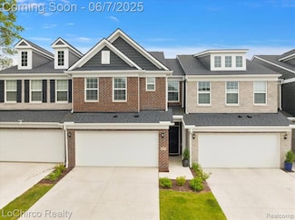 273 Strawberry Dr, Rochester Hills, MI 48307