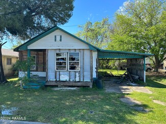 211 N Robertson St, Delcambre, LA 70528