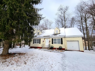 2630 Foxledge Dr, Tobyhanna, PA 18466
