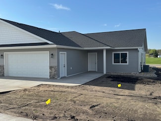 1055 Village Ln, Detroit Lakes, MN 56501