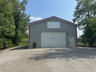 663 Happy Valley Rd, Parkersburg, WV 26104