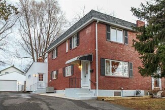 21 W Garrison Rd, Brookhaven, PA 19015