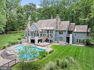 6 Hunt Club Ln, Malvern, PA 19355