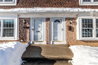 90 Carriage Dr Unit 6, Orchard Park, NY 14127