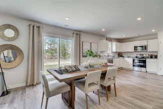 ESSEX, Southgate, MI 48195