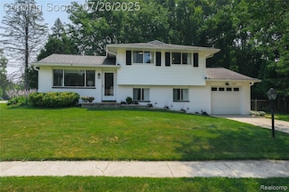 4580 Chadsworth St, Commerce Township, MI 48382