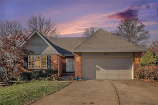 2008 Clay Dr, Liberty, MO 64068