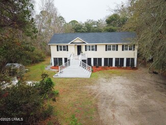39 Dr Martin Luther King Dr, Saint Helena Island, SC 29920