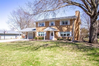 214 E 8th St, Pella, IA 50219