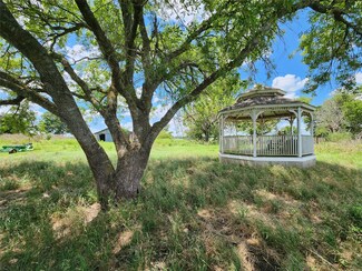 6055 Mockingbird Rd, Brenham, TX 77833