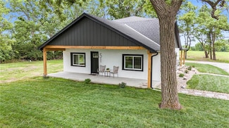 51 SE 208th St, Holt, MO 64048
