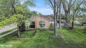 30430 Park St, Roseville, MI 48066