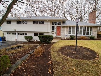 54 Bennington Rd, Cranston, RI 02920