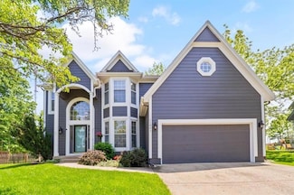 11861 S Skyview Ln, Olathe, KS 66061