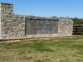 218 Flamingo Dr, Anahuac, TX 77514