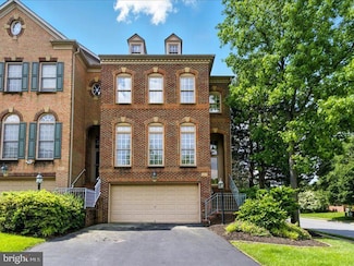 12490 Rose Path Cir, Fairfax, VA 22033