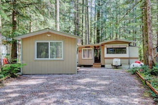 106 2 Pioneer Cir, Deming, WA 98244