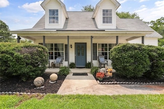 180 Falcon Dr, Richmond Hill, GA 31324