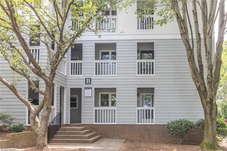 208 Oakwood Ct Unit 208, Winston Salem, NC 27103