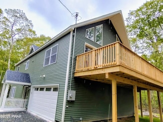 166 Seneca Dr, Milford, PA 18337
